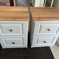 Bed side lockers