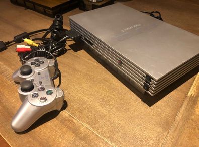 Retro Heaven - Lovely Silver Ps2 Bundle with silver controller