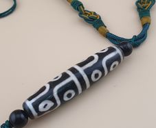 Rare 12-Eyed Tibetan Dzi Bead Pendant Necklace Himalayan Agate Amulet
