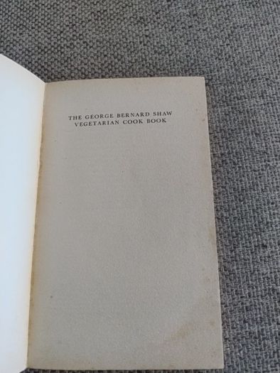 The George Bernard Shaw Vegetarian Cook Book 1974 in good used condition FREE STANDARD POSTAGE INCLUDED