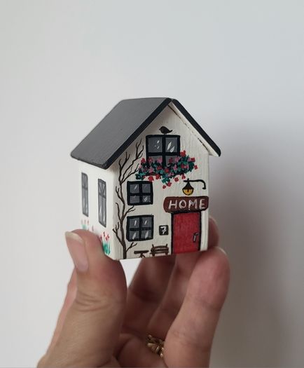 Handcrafted tiny wooden house !
