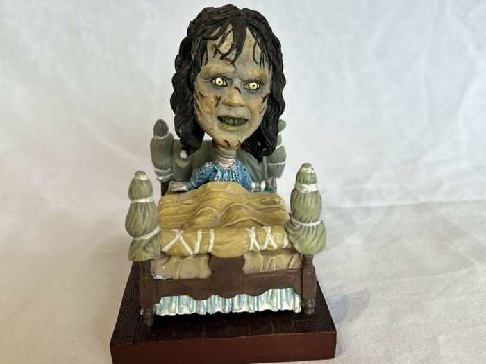 The Exorcist Regan Head Knocker - Bed Scene - NECA Horror Figure - Spinning Head