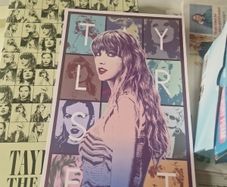 Taylor Swift poster & keepsake box