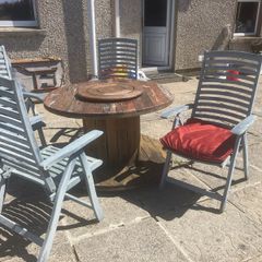 garden table and chairs