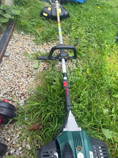 2 strimmers