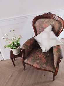 Elegant chair