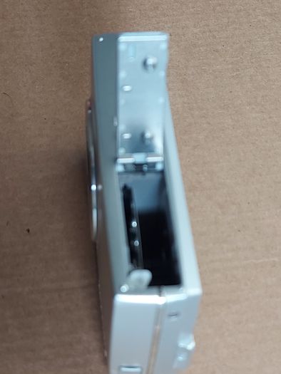 Samsung L100 Digital Camera, 8.1 Megapixels, No Battery or Memory Card, in excellent cosmetic condition, being sold for parts or repair
