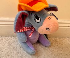 Disney Fisher Price Winnie The Pooh Eeyore in hat 2004 picnic approx. 25 cm. Please see photos