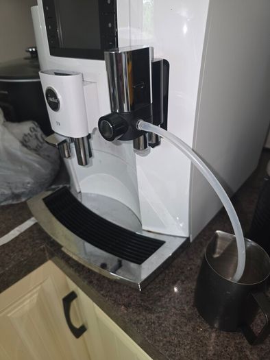 Jura E8 super automatic