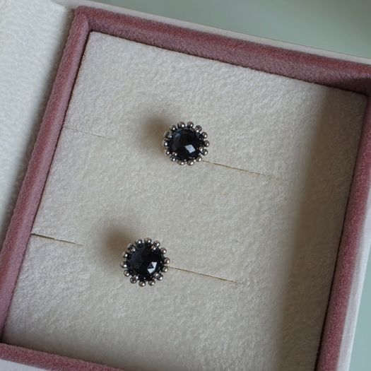 Pandora midnight star navy,blue crystal stud earrings very good condition fully hallmarked (no box