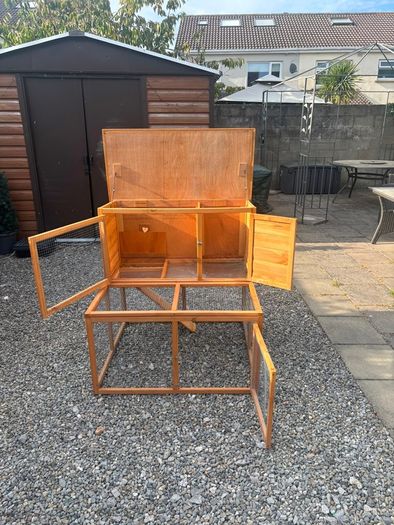 Rabbit hutch / Cage