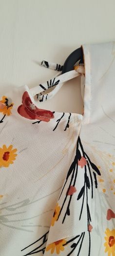 Floral top, Cut-out Shoulder