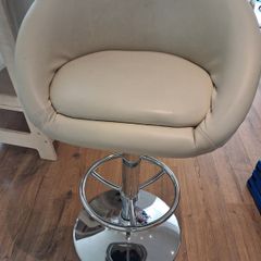 Cream bar stools