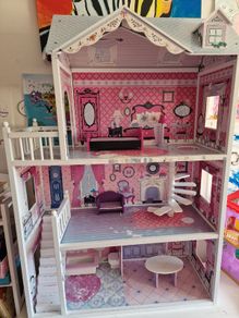 Sadies Wooden Dolls House