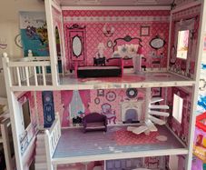Sadies Wooden Dolls House