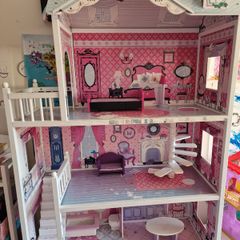 Sadies Wooden Dolls House