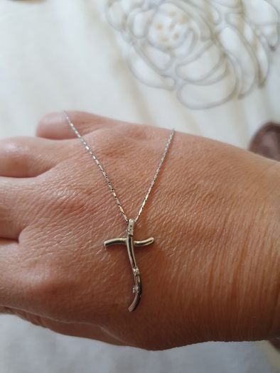 White gold 9ct Diamond Cross