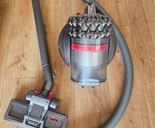 Dyson bigball animal, comes with attachments, Excellent condition