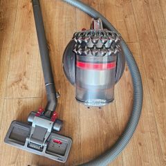 Dyson bigball animal, comes with attachments, Excellent condition