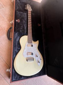 Taylor SB 1x solid body electric guitar (mint 2007)