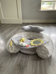 baby play seat pillow (mamas&papas)