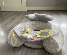 baby play seat pillow (mamas&papas)