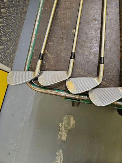vega irons 4-pw + 2 wedges