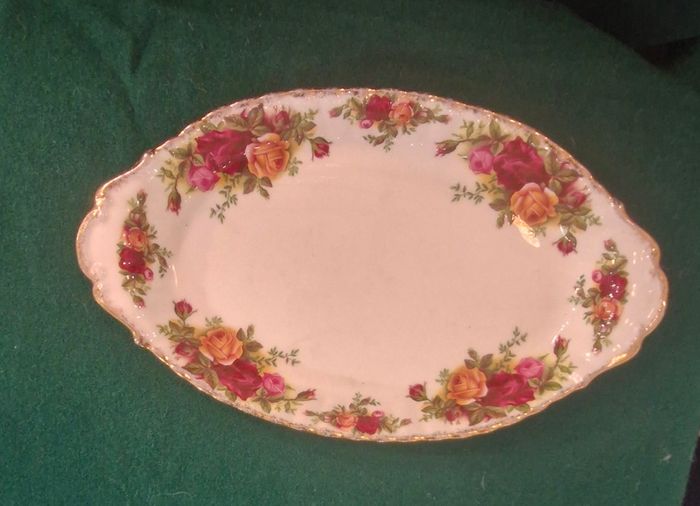 Old country roses oval plate