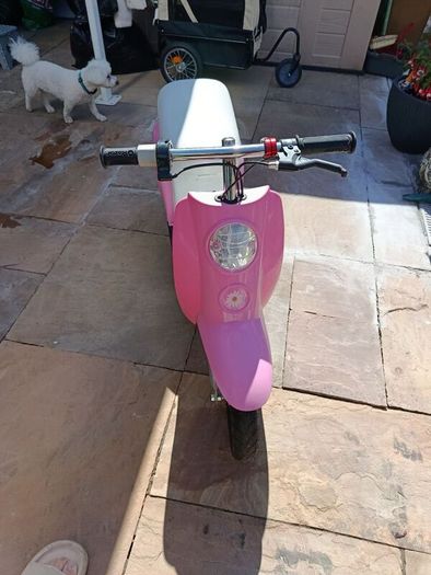 Razor Kids Pocket Mod Capri  Moped Pink