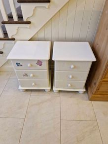 single bed and lockers