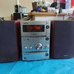 Sony Compact Disc-Tape Deck-Radio Receiver, Model No. HCD-CPZ1, with 2 sony speakers Model SS-CCP)Z1, working perfect and in excellent condition
