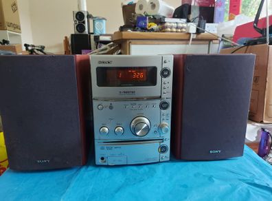 Sony Compact Disc-Tape Deck-Radio Receiver, Model No. HCD-CPZ1, with 2 sony speakers Model SS-CCP)Z1, working perfect and in excellent condition