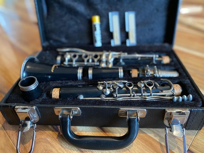 Vivace Beginners Clarinet and Clarinet Tutor books
