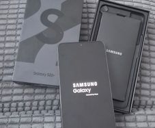 Samsung Galaxy S22 Plus Black + 2 Cases 128GB