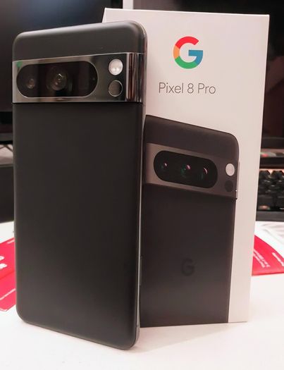 Google Pixel 8 Pro 128GB Black Excellent Condition FREE New Google Earbuds and Charger