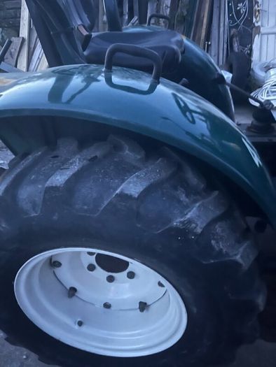 Compact tractor