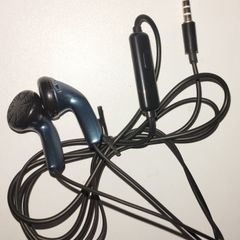 FREE POST. 3.5mm Ear Buds with Microphone - Brand New Packaged
