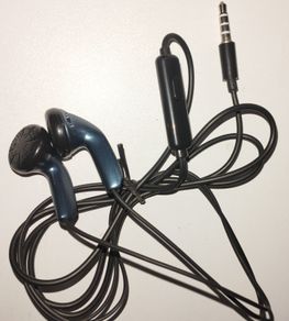 FREE POST. 3.5mm Ear Buds with Microphone - Brand New Packaged