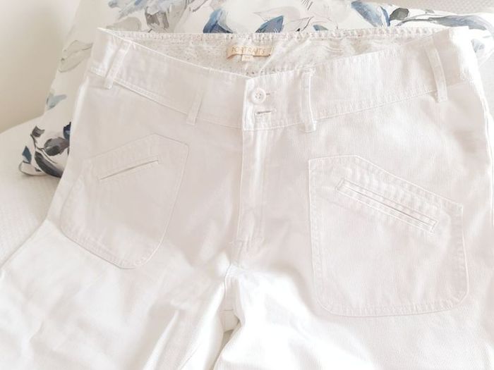 White 3/4 Length Trousers - Size 14