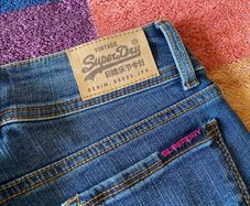 Brand new Superdry ladies women denim jeans. Slim fit, W: 26, L: 32.