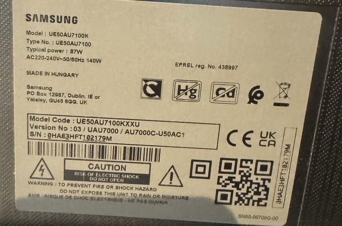 Samsung SmartTV 50 with legs and remote