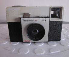 Kodak Instamatic 25 vintage 126 film Camera Winds& snaps