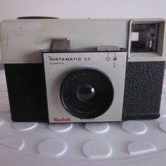 Kodak Instamatic 25 vintage 126 film Camera Winds& snaps