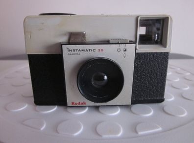Kodak Instamatic 25 vintage 126 film Camera Winds& snaps