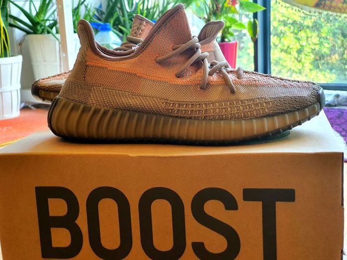 Authentic Brand New Yeezy 350 Eliada UK9