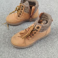 boy's boots .UK11/EUR 29