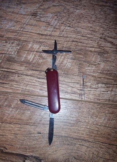 Swiss Army style knife - less than 6 cm long