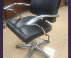 4 Salon chairs
