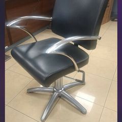 4 Salon chairs