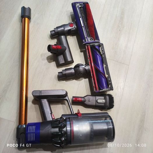 dyson  v10 absolute